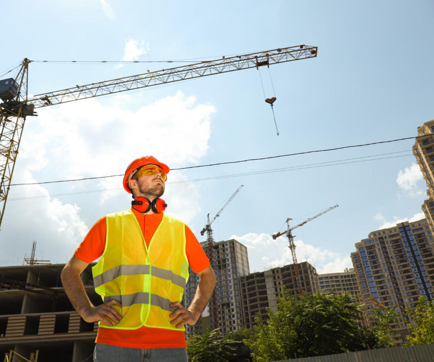 Ouvrier de chantier encadrant des immeubles en construction pour altier-avocat en gironde