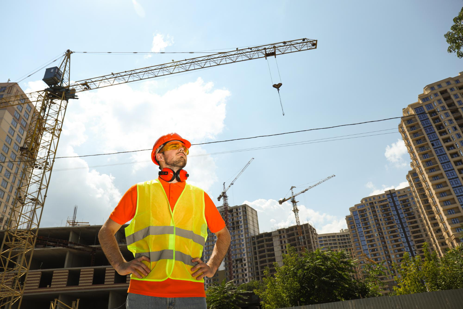 Ouvrier de chantier encadrant des immeubles en construction pour altier-avocat en gironde